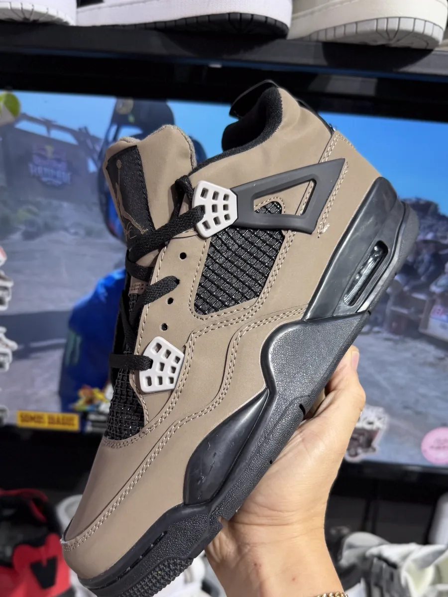 Air Jordan 4 Taupe / Negro